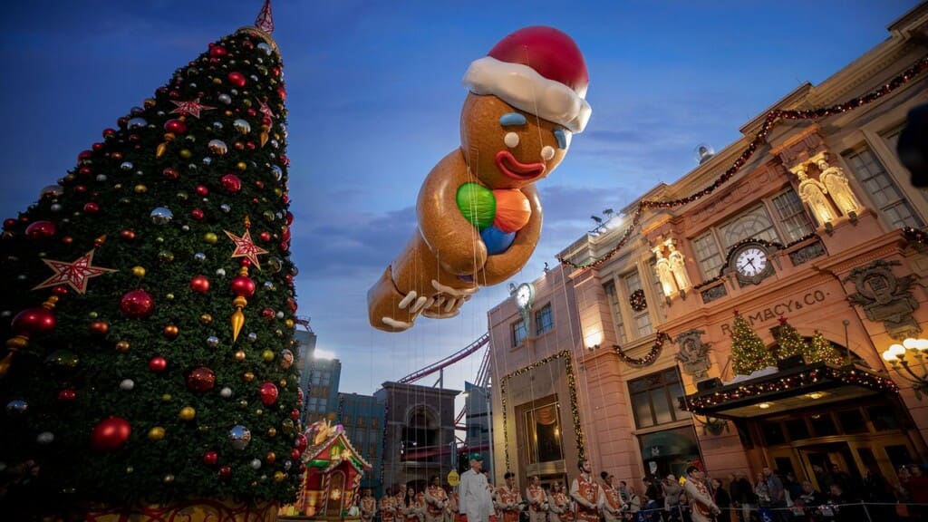 n13 universal orlando holiday parade macys ballon